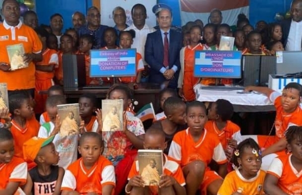 Côte d’Ivoire/Coopération : L&#039;ambassade de l&#039;Inde dote le groupe scolaire Gandhi de matériels informatiques