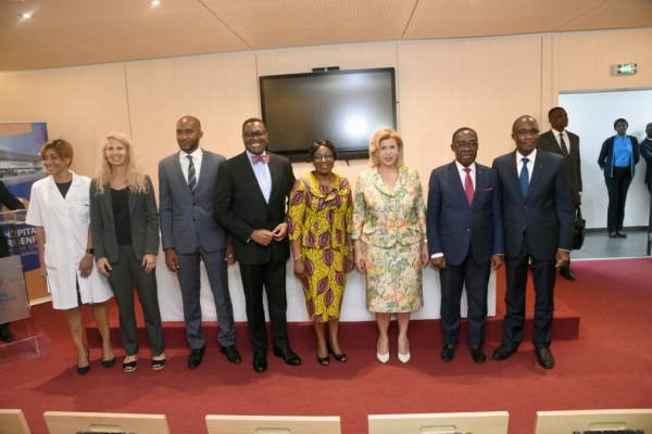 Côte d’Ivoire/ Hôpital Mère-Enfant de Bingerville : Le Président de la BAD félicite Madame Dominique Ouattara