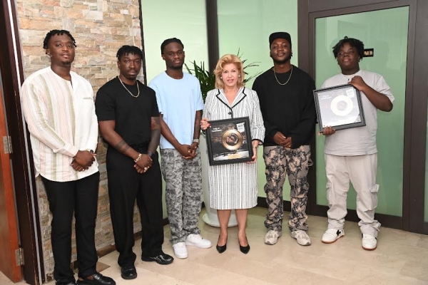 Côte d&#039;Ivoire/Audience : la Première Dame Dominique Ouattara échange avec Yaya Touré et la Team Paiya