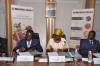 Mme Massandj&eacute; Tour&eacute;-Litse et M. Joseph Boahen Aidoo signent l'Accord d'Abidjan (13/04/2017)