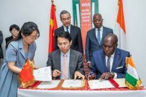 Can 2023 / La Chine fait don de 6 bus à propulsion électrique à la Côte d’Ivoire