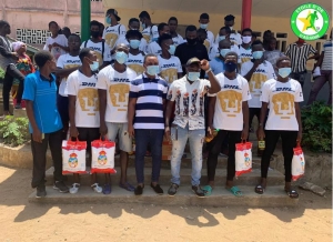 Covid-19 : Le Président de « L’Etoile D’or D’Adjamé » aux côtés de ses collaborateurs