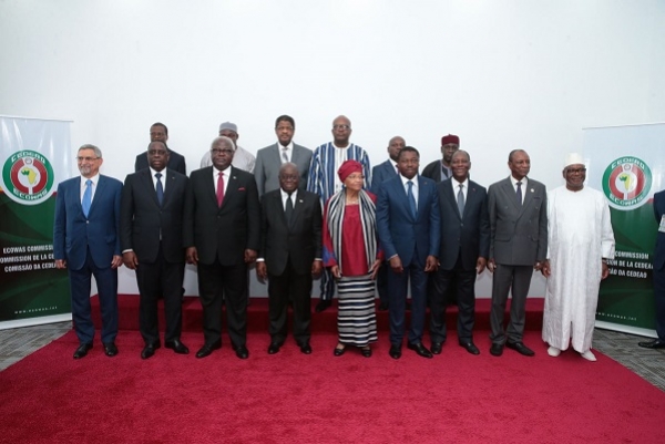 Photo de familles des chefs d&#039;Etat et de gouvernement de la CEDEAO après la 51ème session de l&#039;organisation 