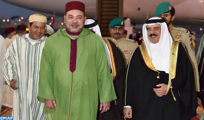 Mohammed VI (boubou vert) en visite de travail et de fraternit&eacute; &agrave; Bahre&iuml;n
