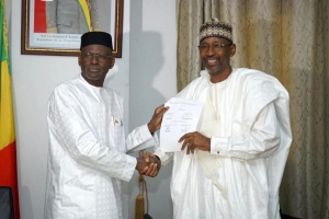 Mali : Bamako conclut un accord avec des importateurs de produits p&eacute;troliers pour le transport du carburant