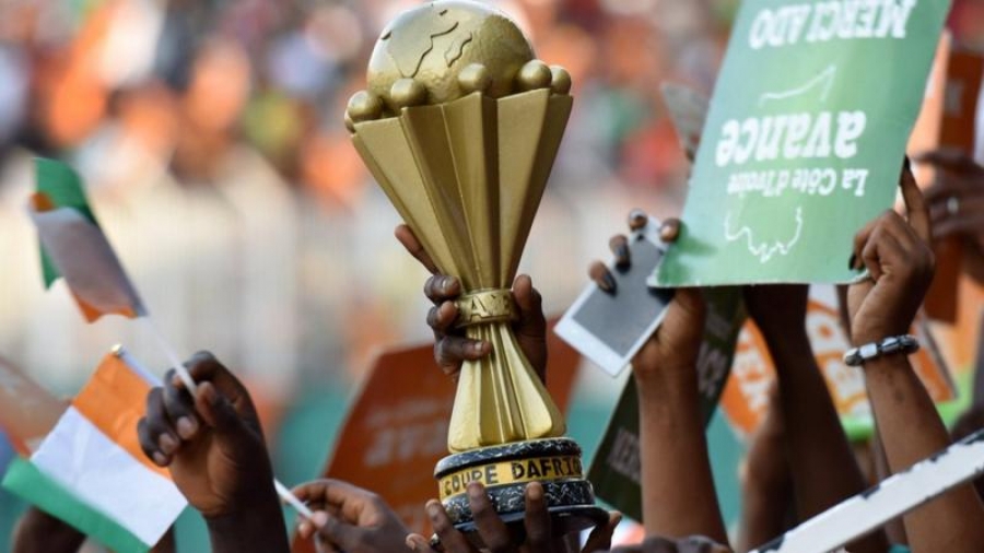 Côte d’Ivoire/Can 2023: une séance de photos avec le trophée offerte aux Ivoiriens des États-Unis