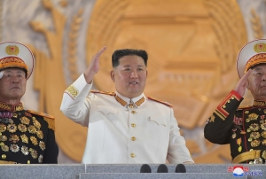 Corée: Kim veut “renforcer” l’armement nucléaire