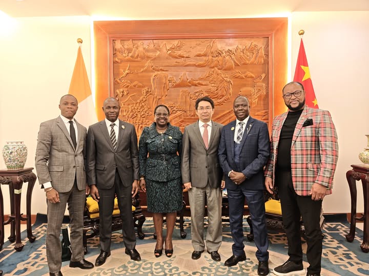 Coopération sino-ivoirienne : des parlementaires ivoiriens échangent avec l’Ambassadeur Wu Jie sur les acquis du développement chinois en Côte d’Ivoire