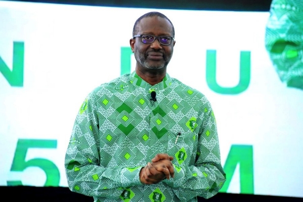 Côte d’Ivoire : après l’obtention de son certificat de nationalité, Tidjane Thiam dépose sa candidature