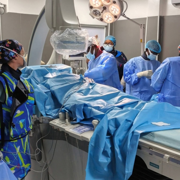 Santé : l’Institut de Cardiologie d’Abidjan réalise avec succès une intervention inédite de resynchronisation cardiaque
