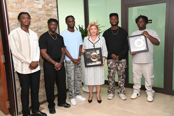 Côte d'Ivoire/Audience : la Première Dame Dominique Ouattara échange avec Yaya Touré et la Team Paiya