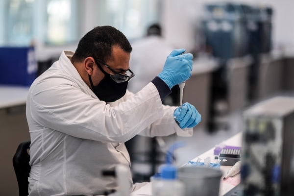 Covid-19: Un 11e vaccin en phase d'essais cliniques